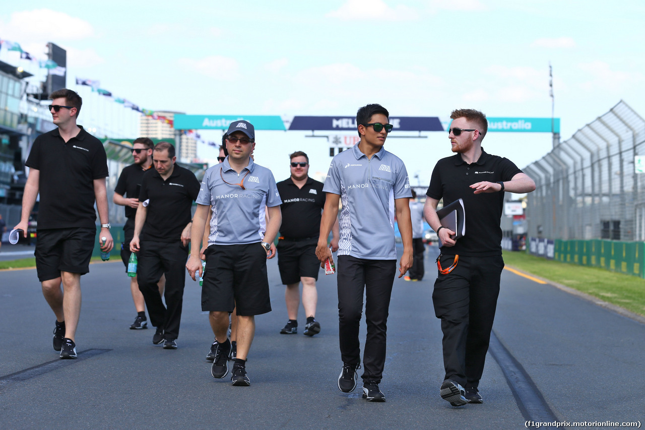 GP AUSTRALIA, Rio Haryanto (IDN) Manor Racing walks the circuit with the team.
16.03.2016.