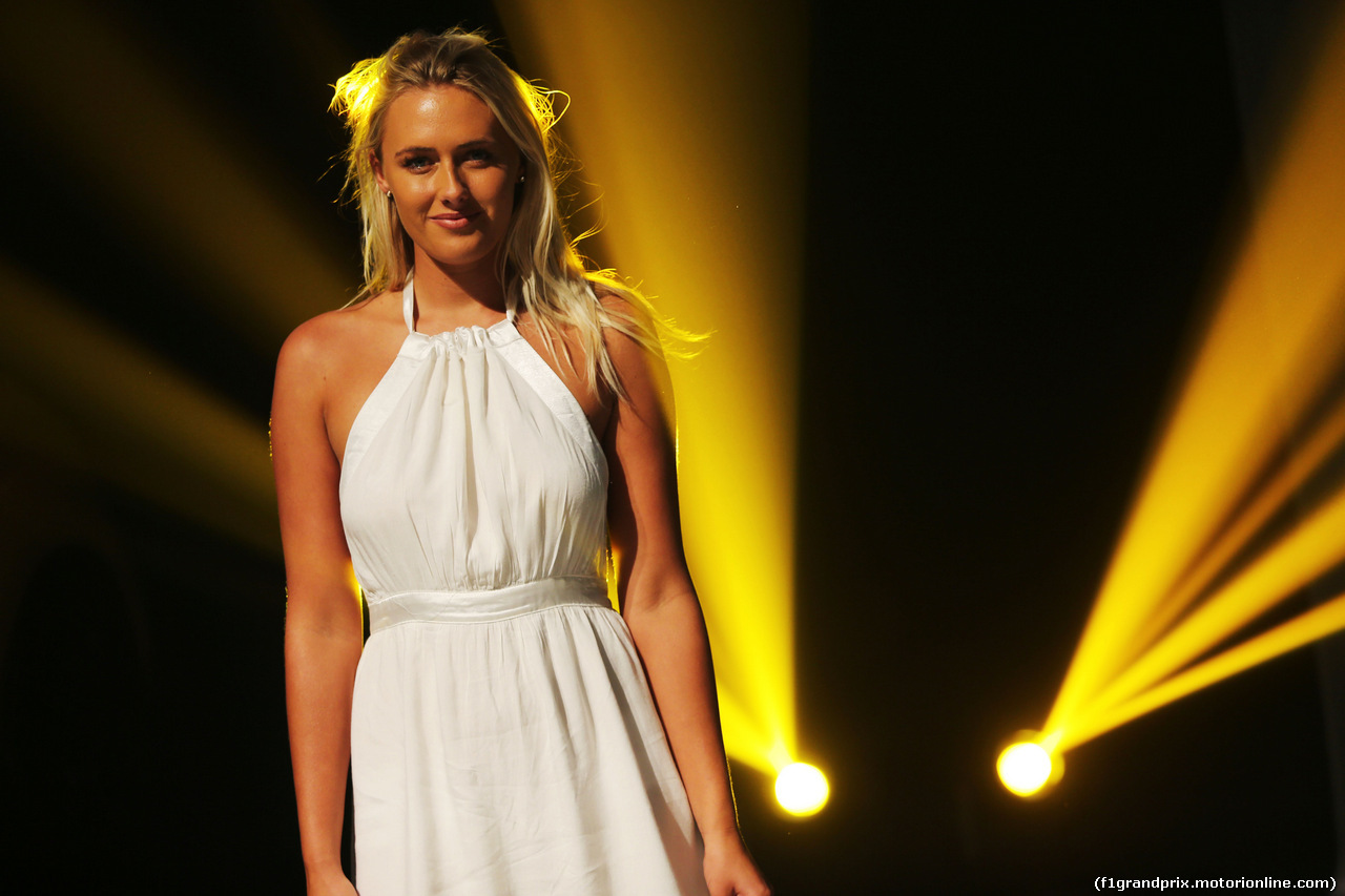 GP AUSTRALIA, Ellie Jean Coffey (AUS) Pro Surfer at the Renault Sport F1 Team RS16 livery reveal.
16.03.2016.
