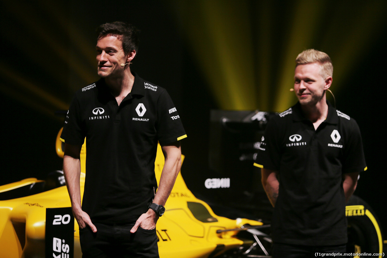 GP AUSTRALIA, (L to R): Jolyon Palmer (GBR) Renault Sport F1 Team e Kevin Magnussen (DEN) Renault Sport F1 Team at the Renault Sport F1 Team RS16 livery reveal.
16.03.2016.