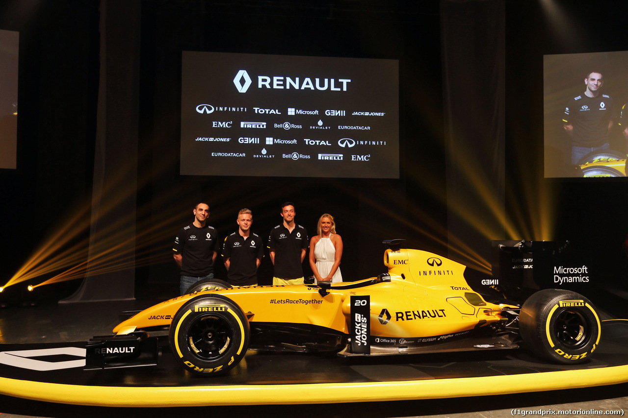 GP AUSTRALIA, (L to R): Cyril Abiteboul (FRA) Renault Sport F1 Managing Director; Kevin Magnussen (DEN) Renault Sport F1 Team; Jolyon Palmer (GBR) Renault Sport F1 Team; e Ellie Jean Coffey (AUS) Pro Surfer at the Renault Sport F1 Team RS16 livery reveal.
16.03.2016.