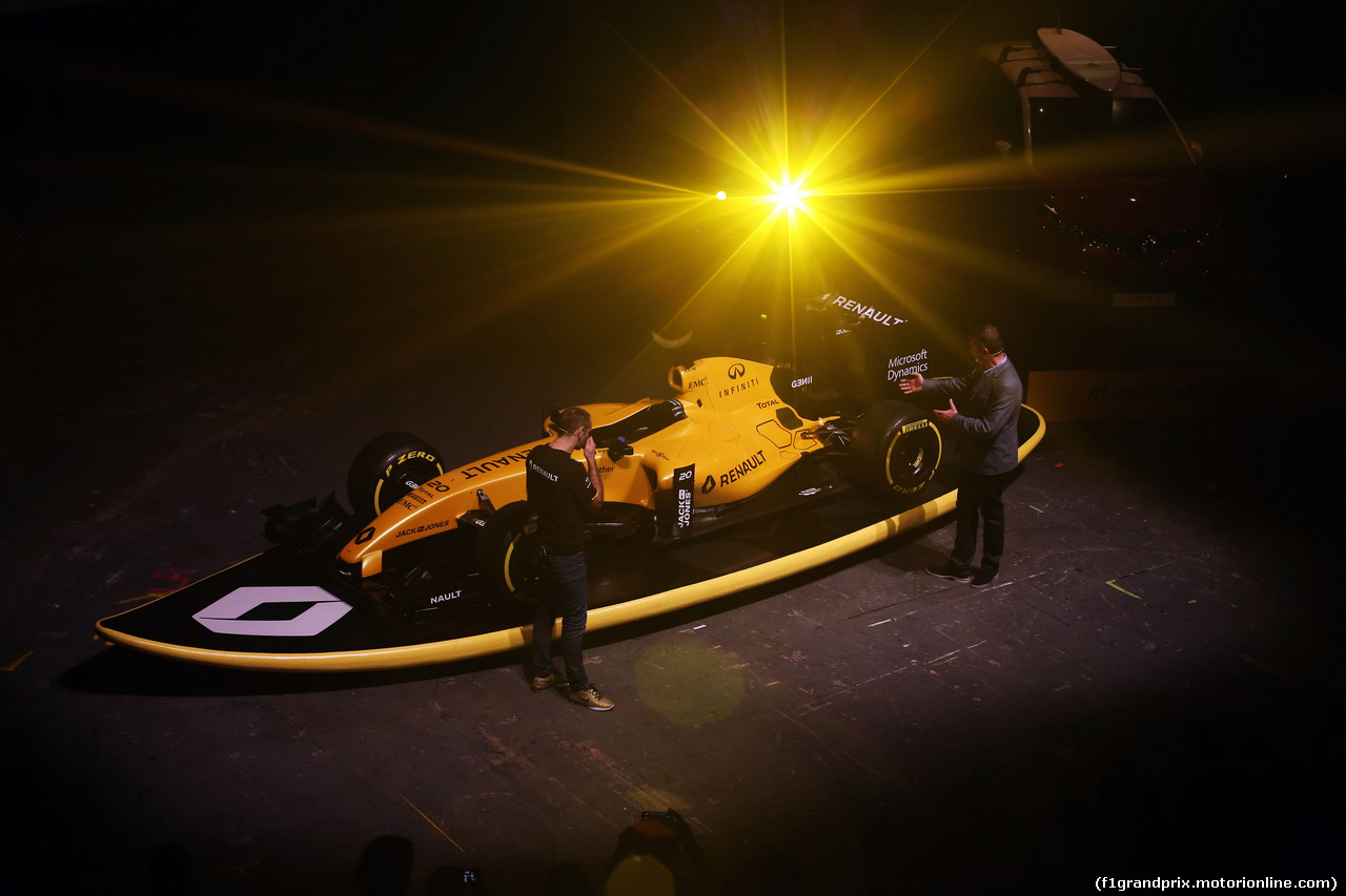 GP AUSTRALIA, (L to R): Cyril Abiteboul (FRA) Renault Sport F1 Managing Director e David Croft (GBR) Sky Sports Commentator at the Renault Sport F1 Team RS16 livery launch.
16.03.2016.