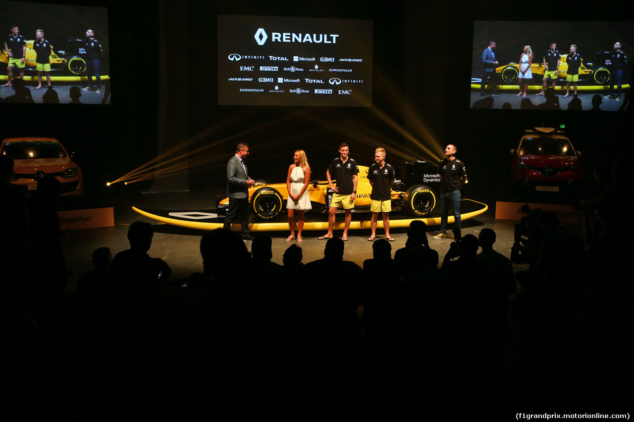 GP AUSTRALIA, (L to R): David Croft (GBR) Sky Sports Commentator; Ellie Jean Coffey (AUS) Pro Surfer; Jolyon Palmer (GBR) Renault Sport F1 Team; Kevin Magnussen (DEN) Renault Sport F1 Team; e Cyril Abiteboul (FRA) Renault Sport F1 Managing Director at the Renault Sport F1 Team RS16 livery reveal.
16.03.2016.