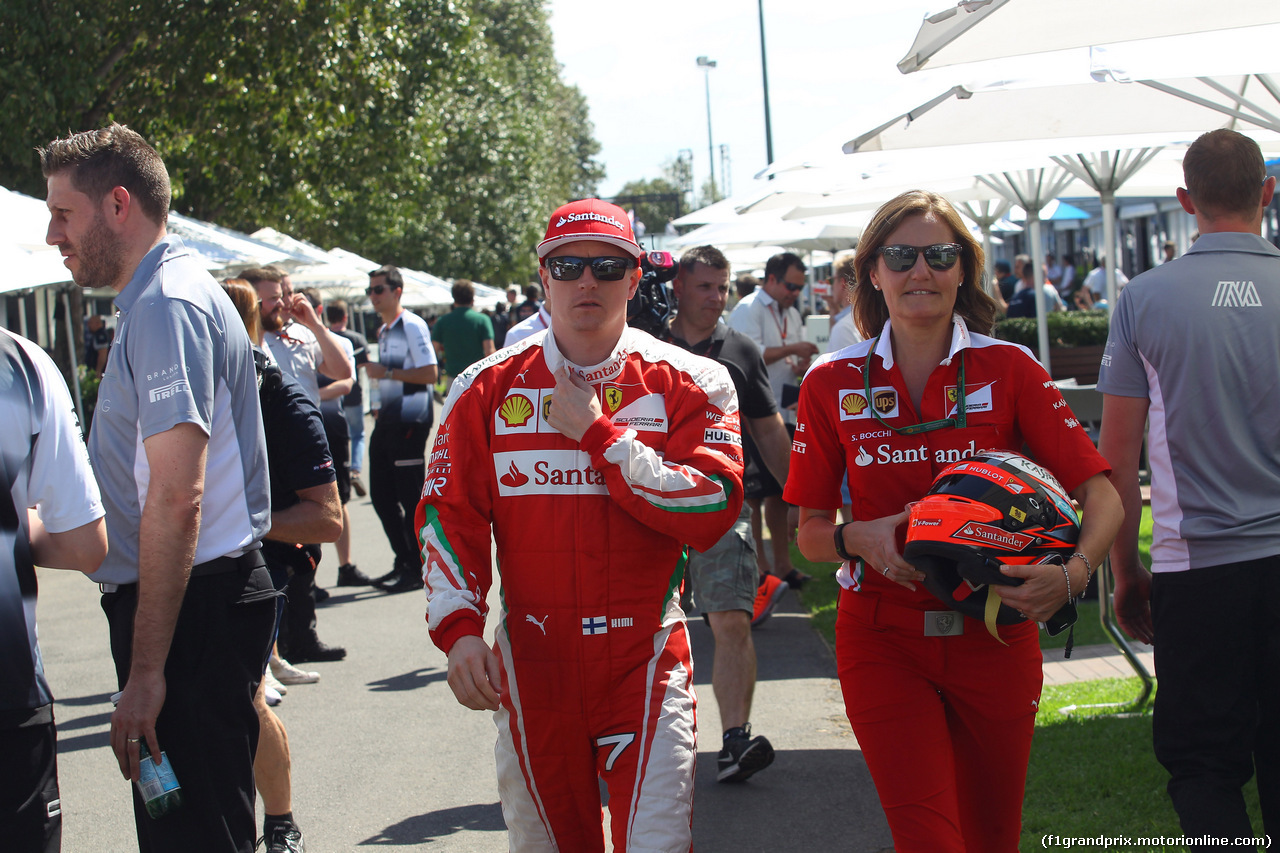 GP AUSTRALIA, 17.03.2016 - Kimi Raikkonen (FIN) Ferrari SF16-H e Stefania Boccoli (ITA) Ferrari PR Officer
