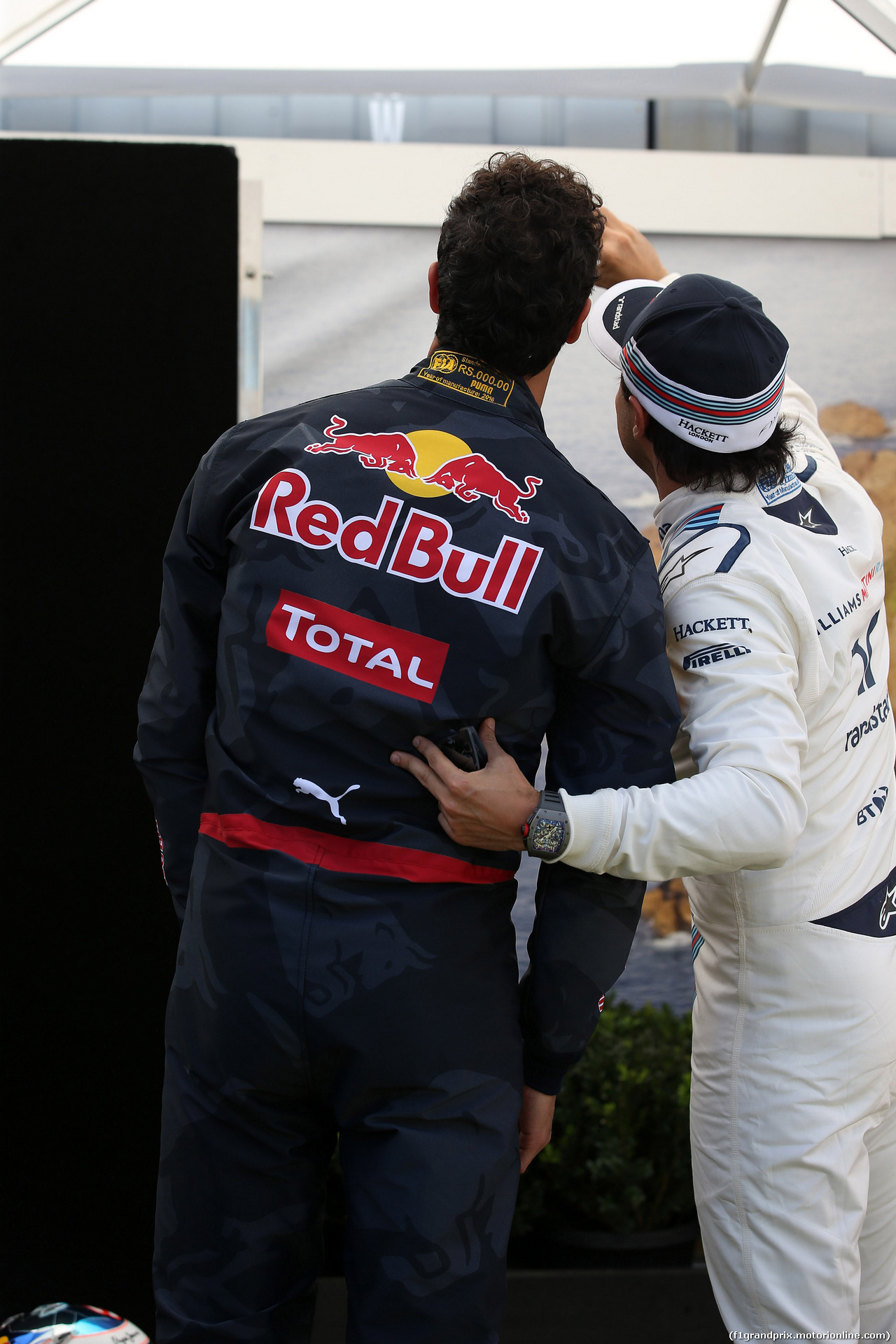 GP AUSTRALIA, 17.03.2016 - Daniel Ricciardo (AUS) Red Bull Racing RB12 e Felipe Massa (BRA) Williams FW38