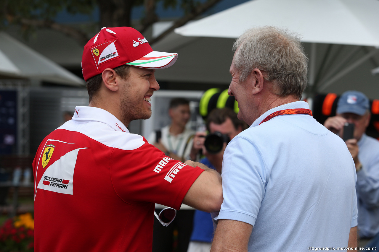 GP AUSTRALIA, 17.03.2016 - Sebastian Vettel (GER) Ferrari SF16-H e Helmut Marko (AUT), Red Bull Racing, Red Bull Advisor