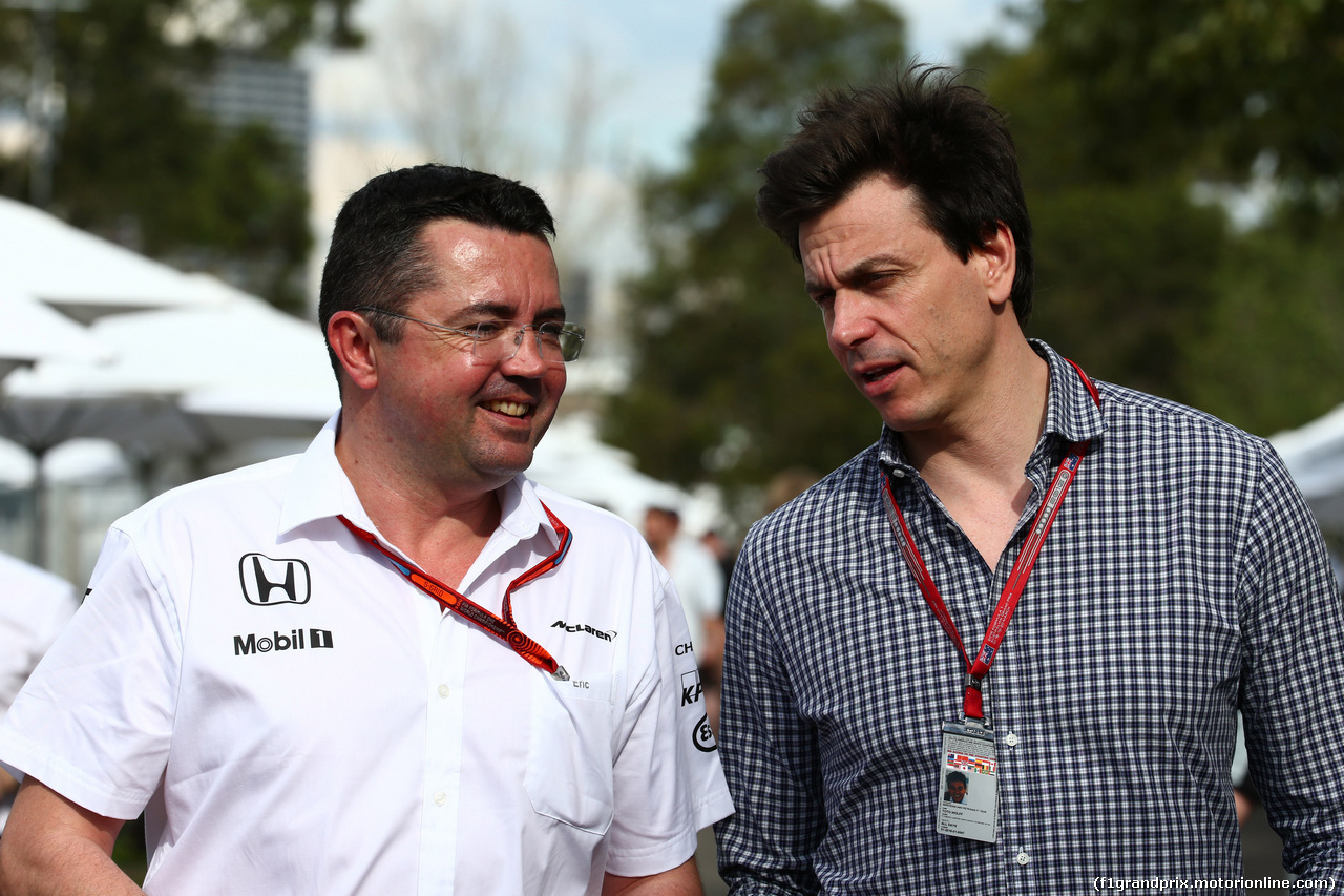 GP AUSTRALIA, 17.03.2016 - Eric Boullier (FRA) McLaren Racing Directorand Toto Wolff (GER) Mercedes AMG F1 Shareholder e Executive Director (L-R)