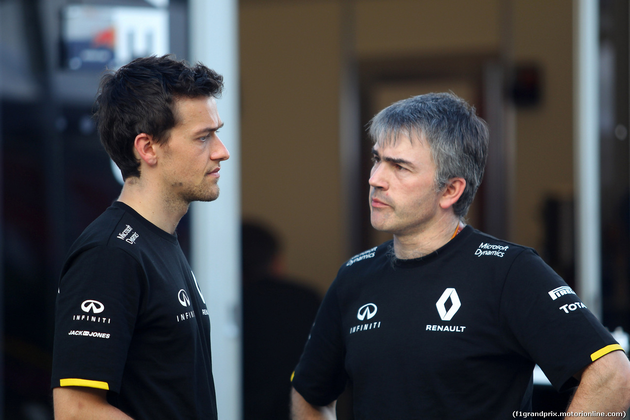 GP AUSTRALIA, 17.03.2016 - Jolyon Palmer (GBR) Renault Sport F1 Team RS16 (L)