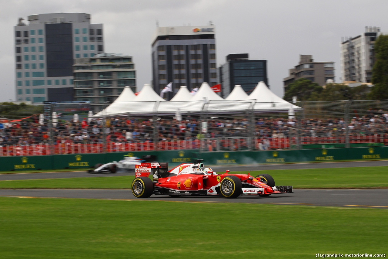 GP AUSTRALIA, 19.03.2016 - Prove Libere 3, Sebastian Vettel (GER) Ferrari SF16-H davanti a Valtteri Bottas (FIN) Williams FW38