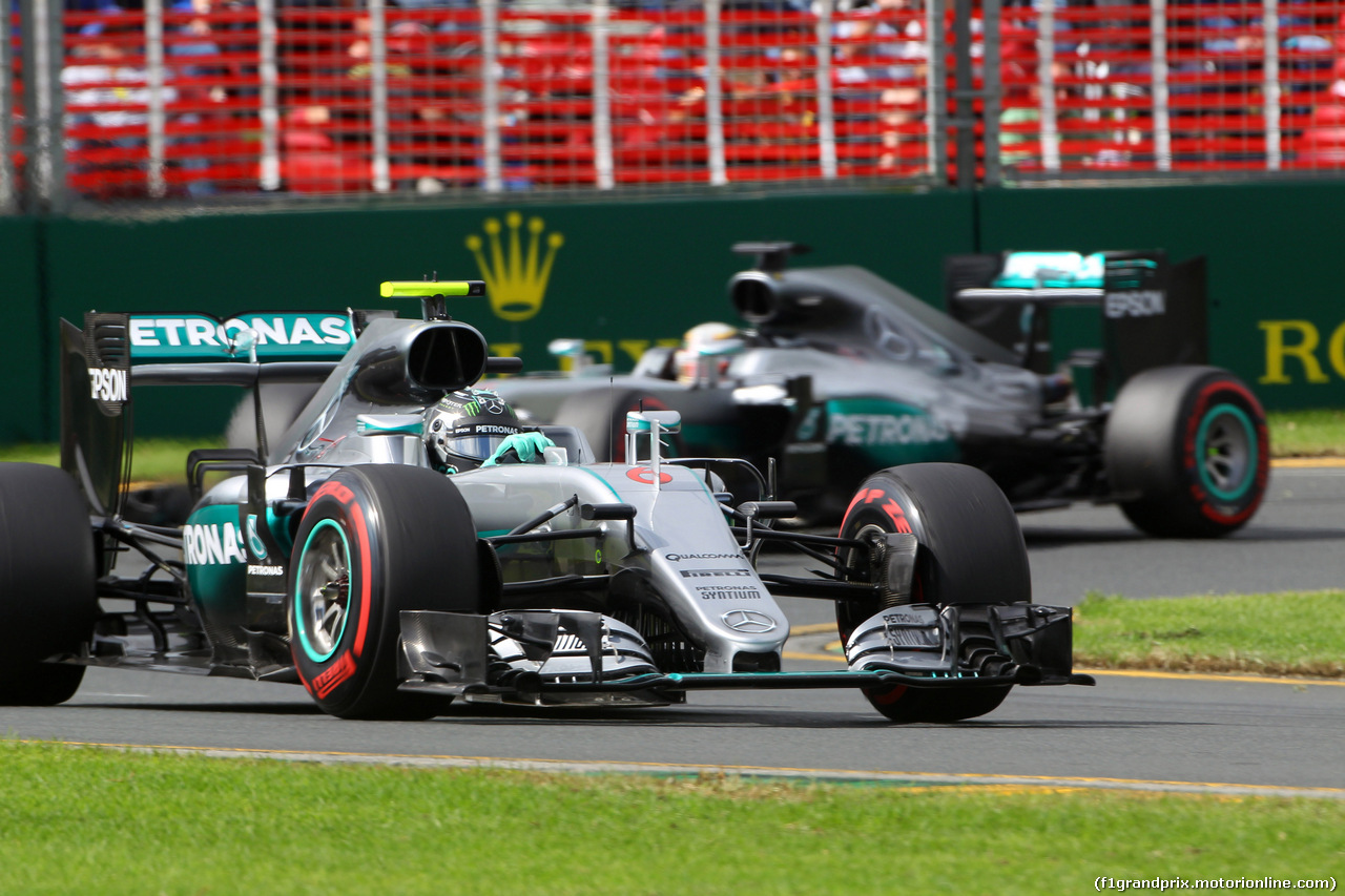 GP AUSTRALIA, 19.03.2016 - Prove Libere 3, Nico Hulkenberg (GER) Sahara Force India F1 VJM09 davanti a Lewis Hamilton (GBR) Mercedes AMG F1 W07 Hybrid