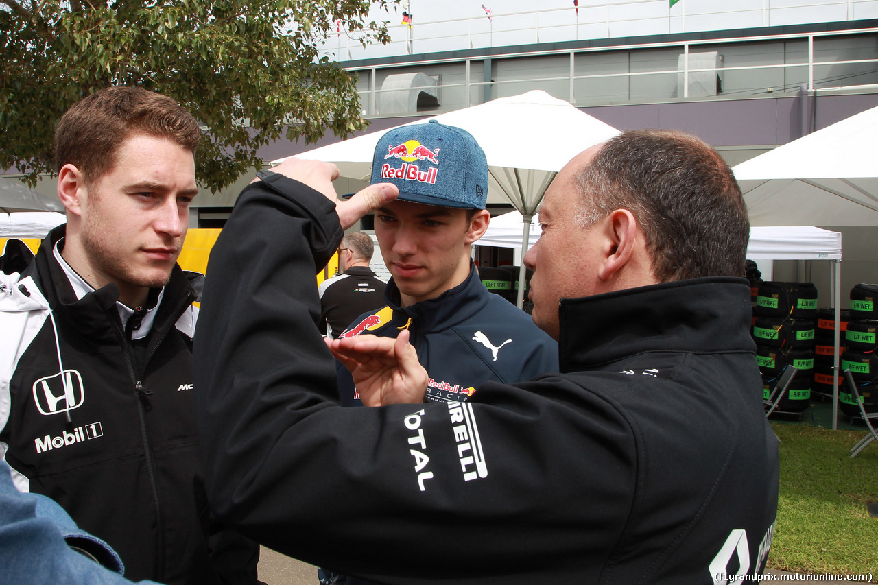 GP AUSTRALIA, 19.03.2016 - Prove Libere 3, (L-R) Stoffel Vandoorne (BEL) McLaren Test e Reserve Driver, Pierre Gasly (FRA) Dams