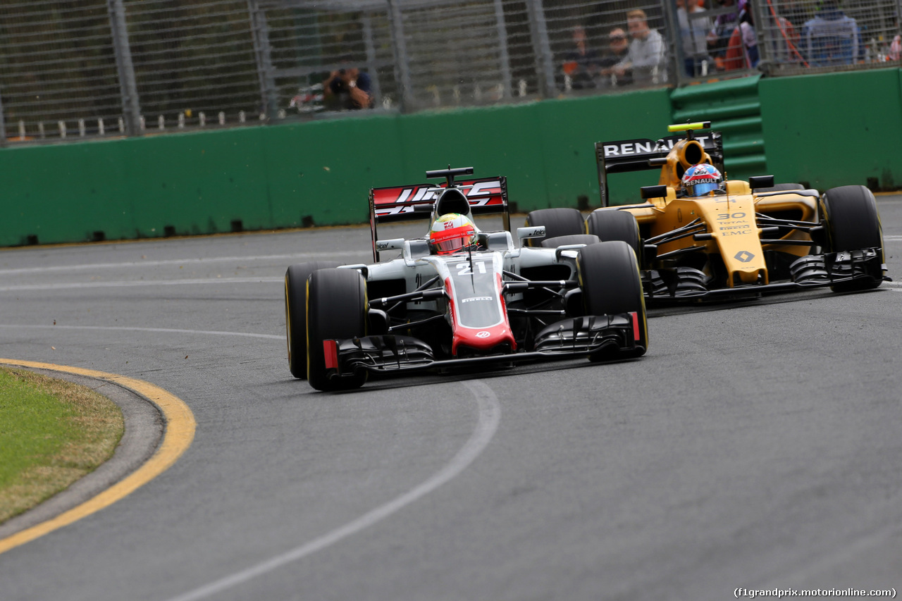 GP AUSTRALIA, 19.03.2016 - Prove Libere 3, Esteban Gutierrez (MEX) Haas F1 Team VF-16 e Jolyon Palmer (GBR) Renault Sport F1 Team RS16