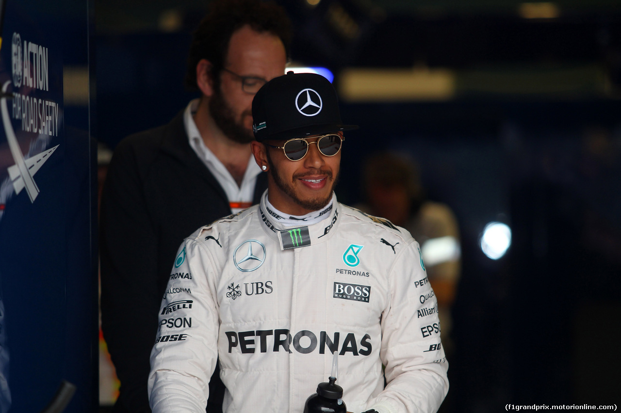 GP AUSTRALIA, 19.03.2016 - Qualifiche, Lewis Hamilton (GBR) Mercedes AMG F1 W07 Hybrid pole position