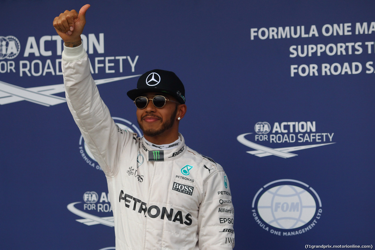 GP AUSTRALIA, 19.03.2016 - Qualifiche, Lewis Hamilton (GBR) Mercedes AMG F1 W07 Hybrid pole position