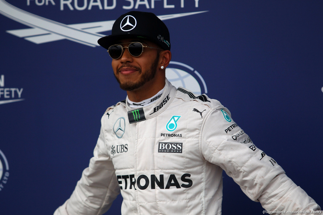 GP AUSTRALIA, 19.03.2016 - Qualifiche, Lewis Hamilton (GBR) Mercedes AMG F1 W07 Hybrid pole position