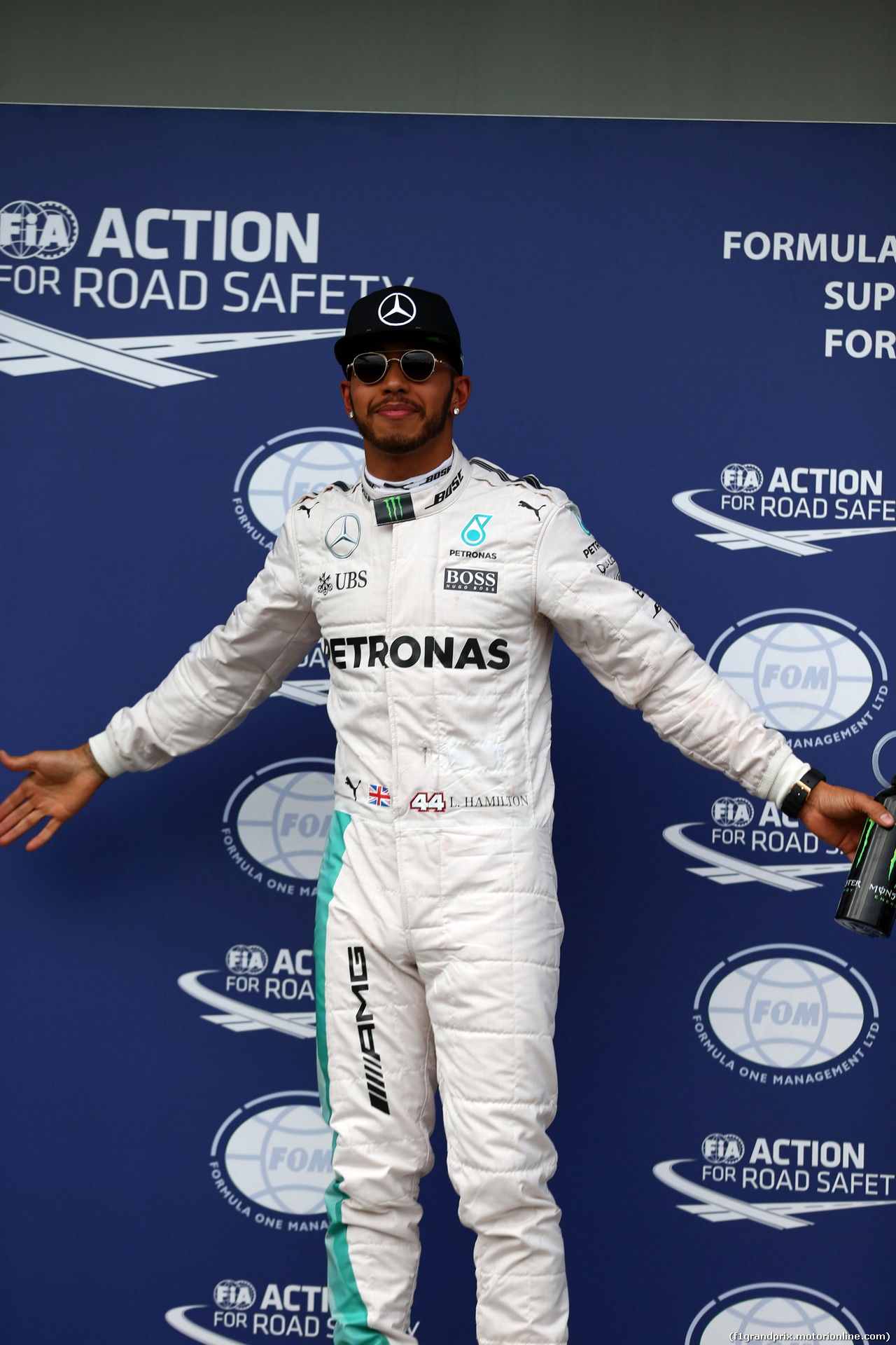 GP AUSTRALIA, 19.03.2016 - Qualifiche, Lewis Hamilton (GBR) Mercedes AMG F1 W07 Hybrid pole position