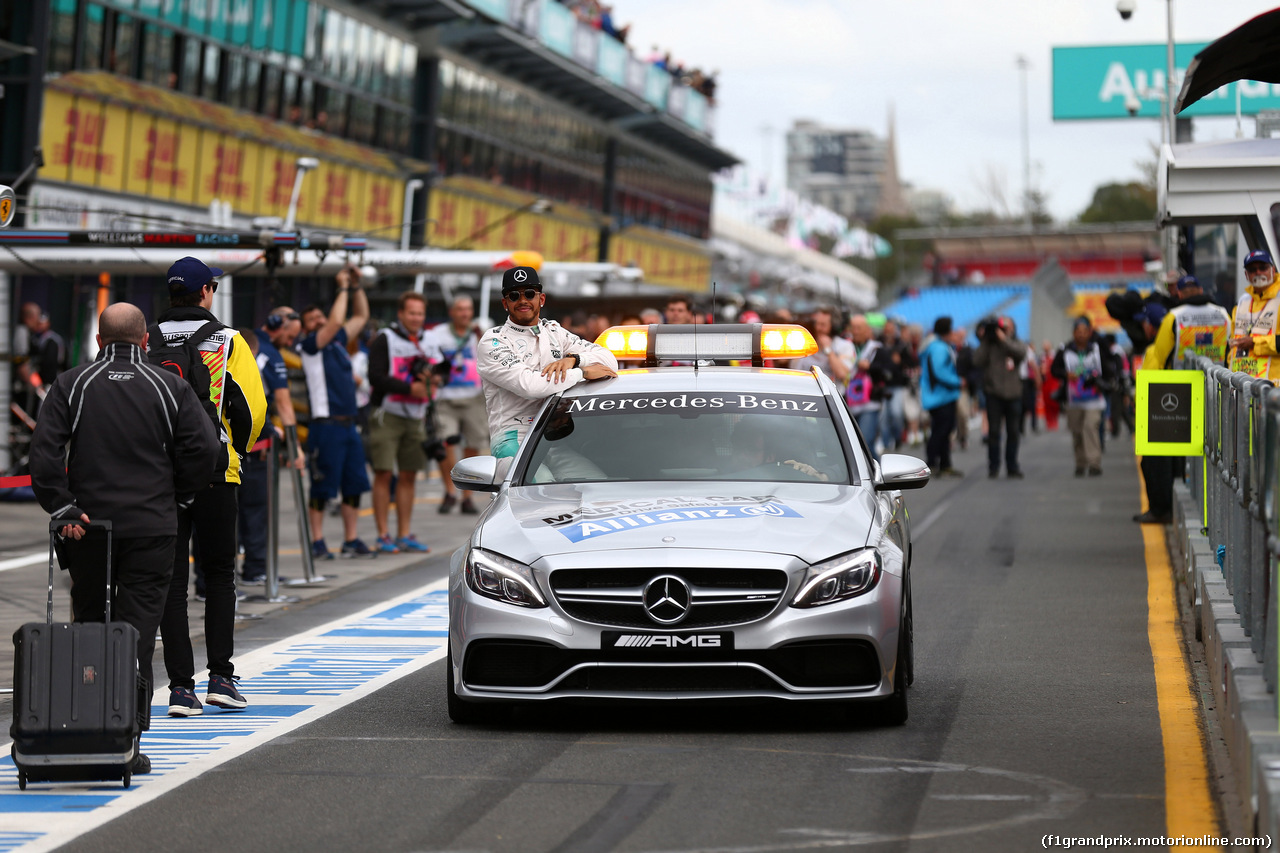 GP AUSTRALIA, 19.03.2016 - Qualifiche, Lewis Hamilton (GBR) Mercedes AMG F1 W07 Hybrid pole position