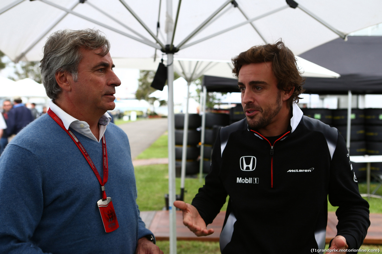 GP AUSTRALIA, 19.03.2016 - Qualifiche, Carlos Sainz (ESP) WRC Champion former e Fernando Alonso (ESP) McLaren Honda MP4-31