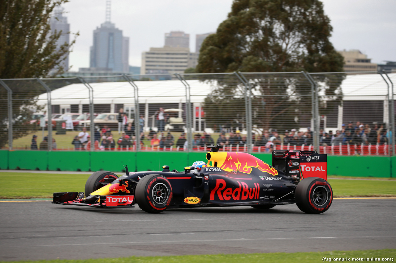 GP AUSTRALIA, 19.03.2016 - Qualifiche, Daniel Ricciardo (AUS) Red Bull Racing RB12