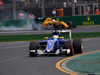 GP AUSTRALIA, 19.03.2016 - Qualifiche, Marcus Ericsson (SUE) Sauber C34 davanti a Kevin Magnussen (DEN) Renault Sport F1 Team RS16