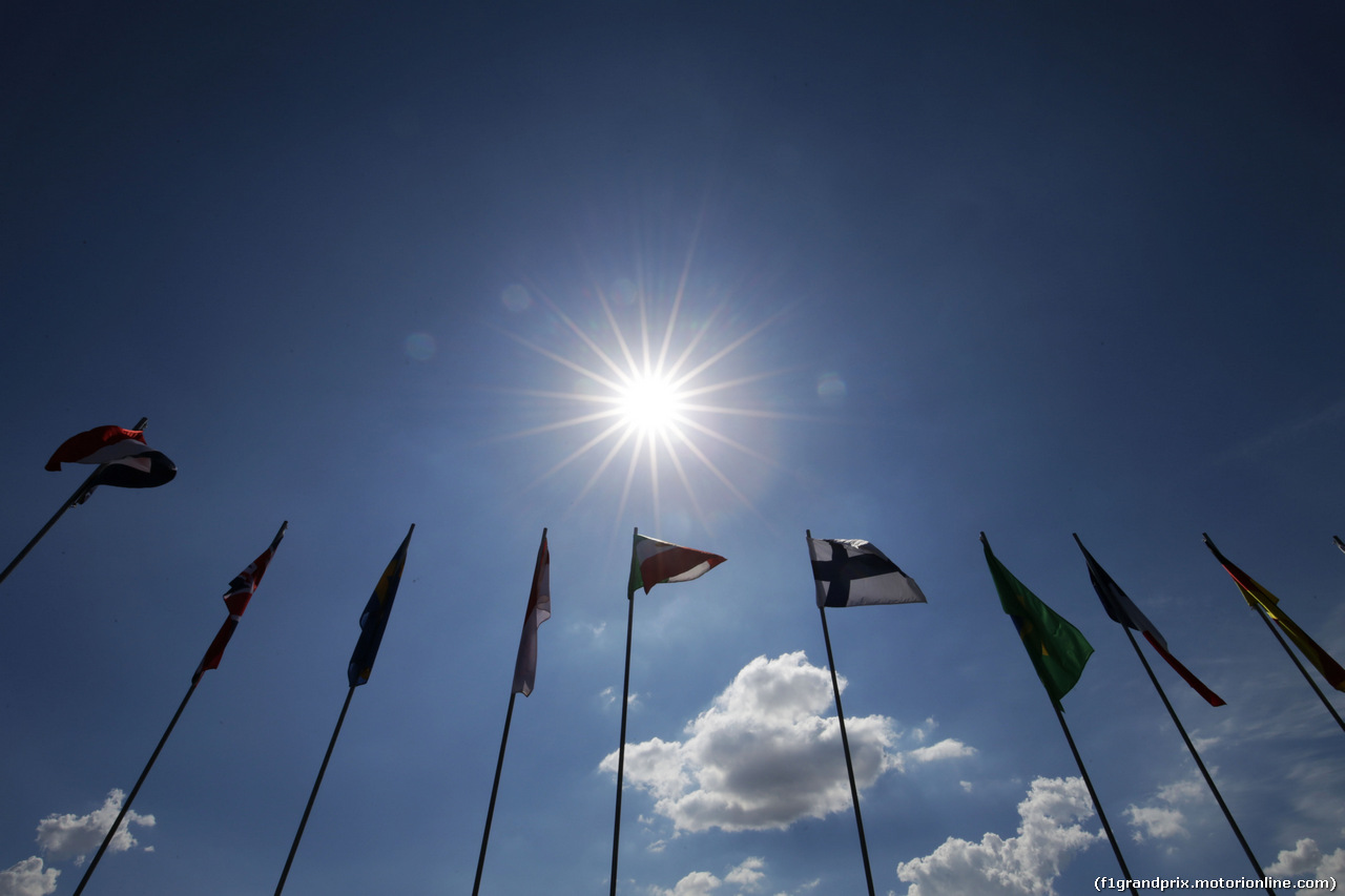 GP AUSTRALIA, Flags in the paddock.
16.03.2016.