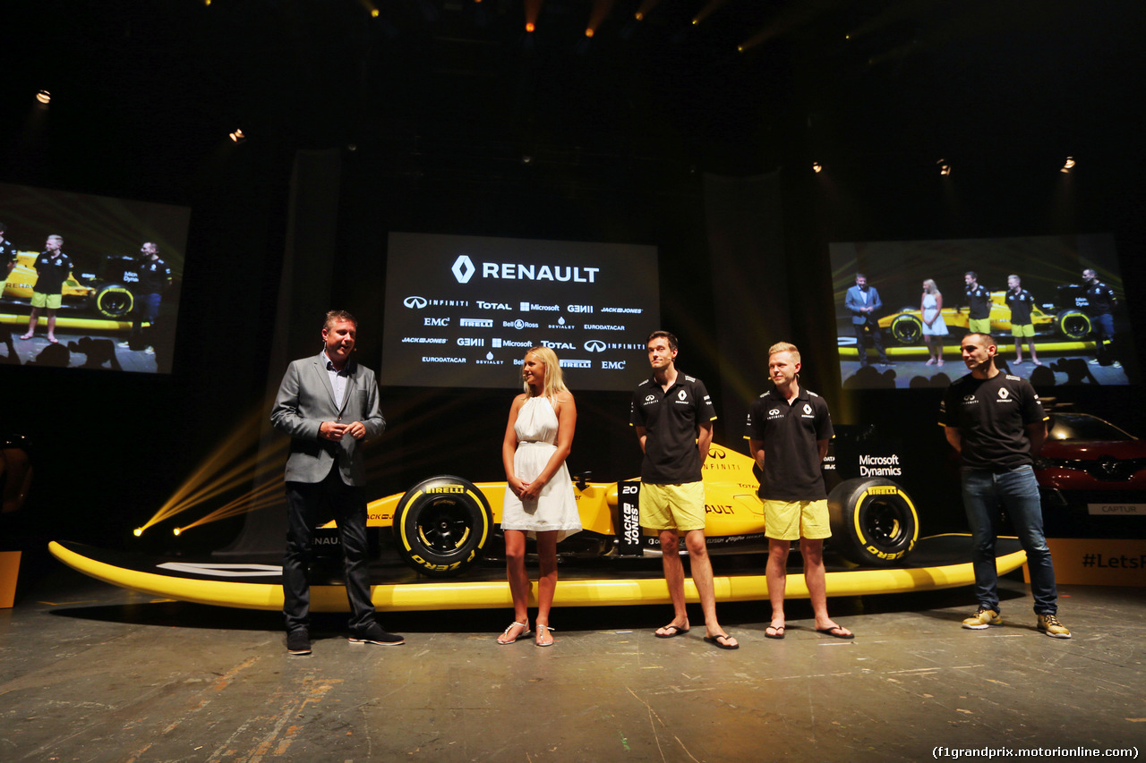 GP AUSTRALIA, (L to R): David Croft (GBR) Sky Sports Commentator; Ellie Jean Coffey (AUS) Pro Surfer; Jolyon Palmer (GBR) Renault Sport F1 Team; Kevin Magnussen (DEN) Renault Sport F1 Team; e Cyril Abiteboul (FRA) Renault Sport F1 Managing Director at the Renault Sport F1 Team RS16 livery reveal.
16.03.2016.