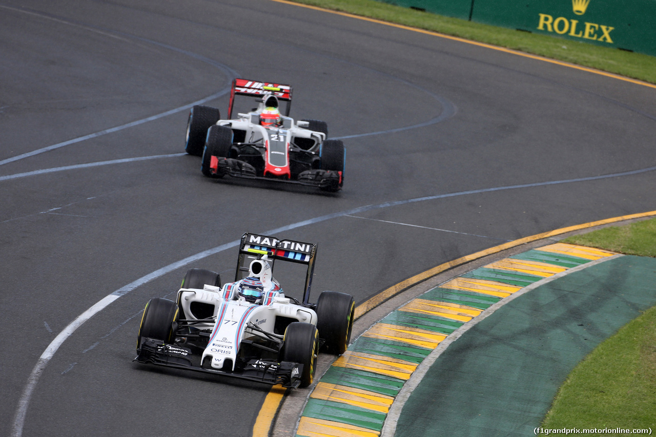 GP AUSTRALIA, 18.03.2016 - Prove Libere 1, Valtteri Bottas (FIN) Williams FW38 davanti a Esteban Gutierrez (MEX) Haas F1 Team VF-16