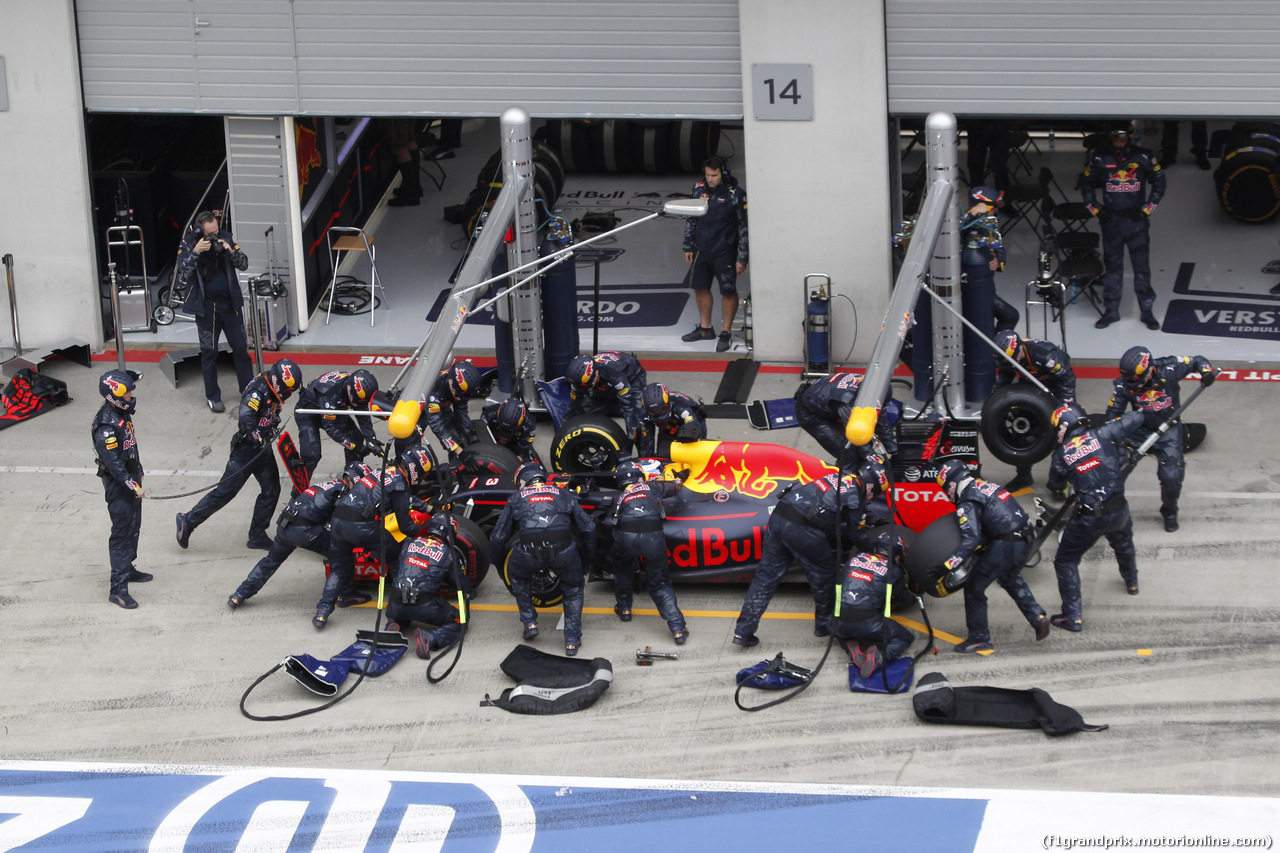 GP AUSTRIA, 03.07.2016 - Pit Stop, Daniel Ricciardo (AUS) Red Bull Racing RB12