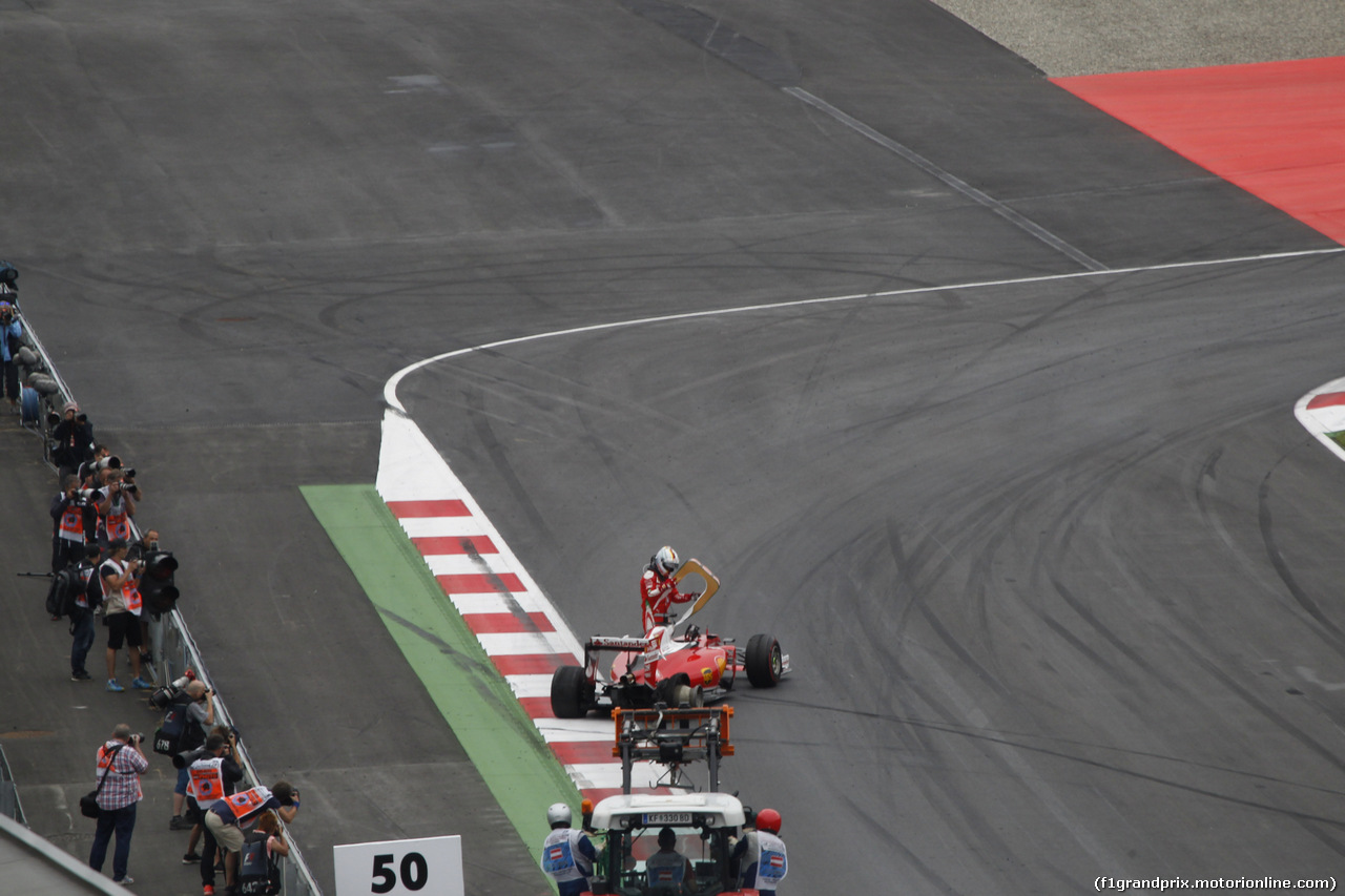 GP AUSTRIA, 03.07.2016 - Gara,Sebastian Vettel (GER) Accident Ferrari SF16-H