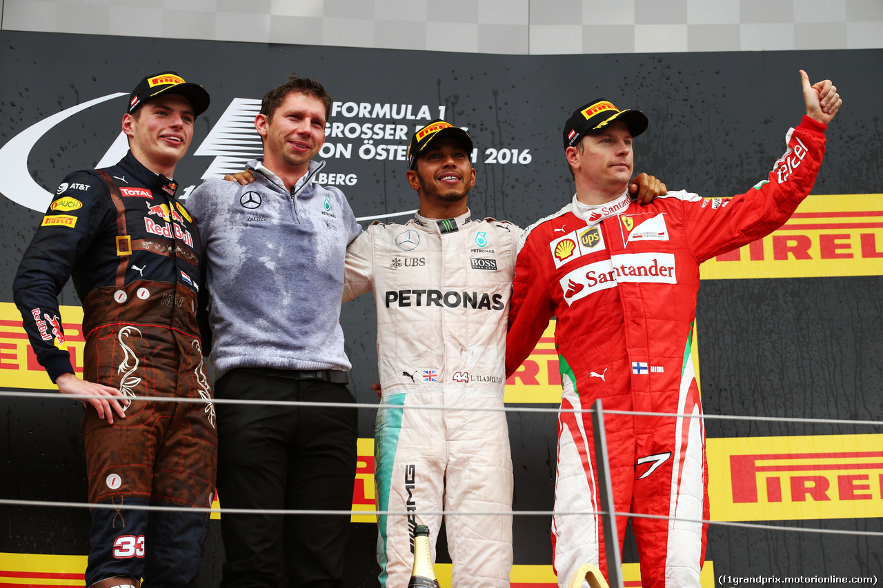GP AUSTRIA, 03.07.2016 - Gara, The podium (L to R): Max Verstappen (NLD) Red Bull Racing, second; Lewis Hamilton (GBR) Mercedes AMG F1, vincitore; Kimi Raikkonen (FIN) Ferrari, third.
03.07.2016.
