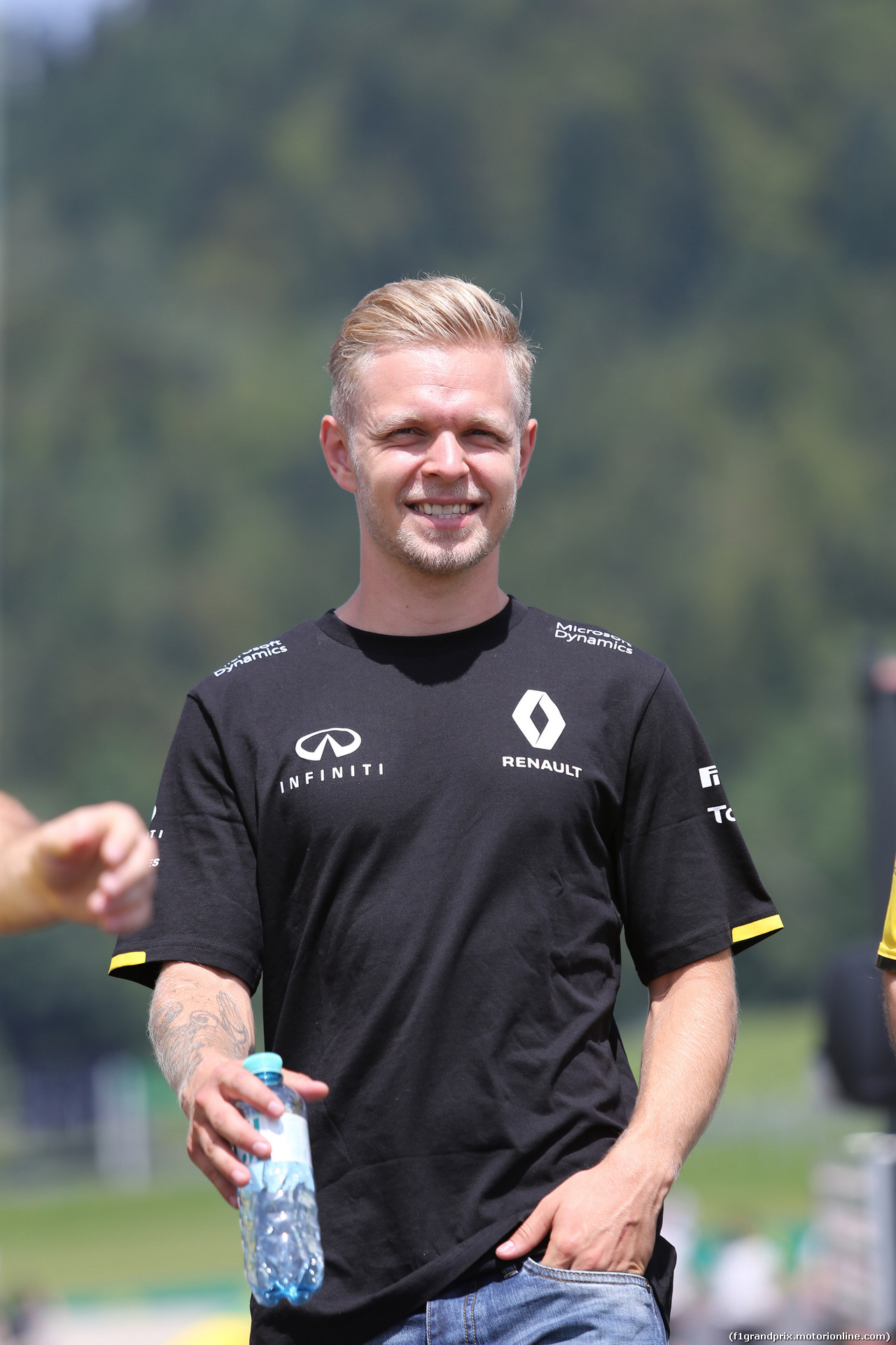 GP AUSTRIA, 30.06.2016- Kevin Magnussen (DEN) Renault Sport F1 Team RS16 walikng on the track