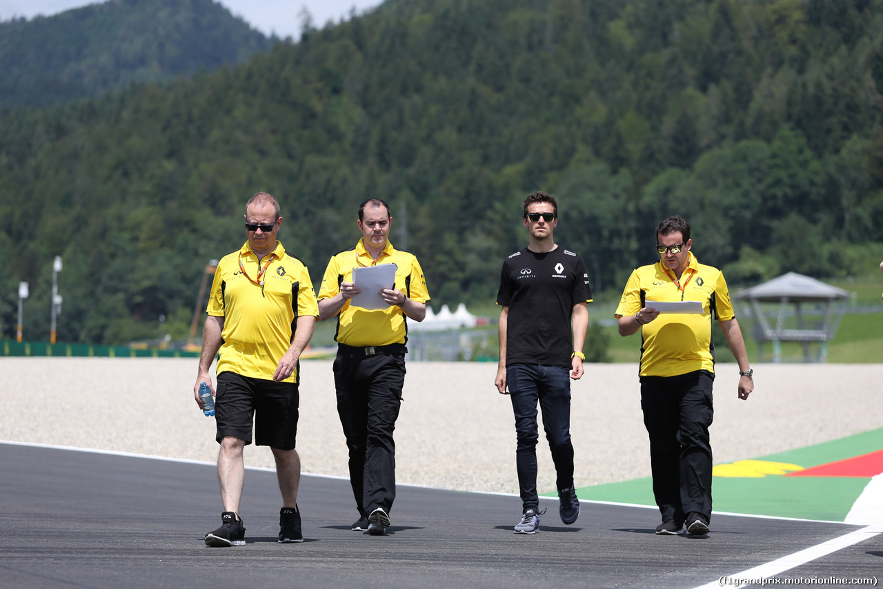 GP AUSTRIA, 30.06.2016- Jolyon Palmer (GBR) Renault Sport F1 Team RS16 walking on the track