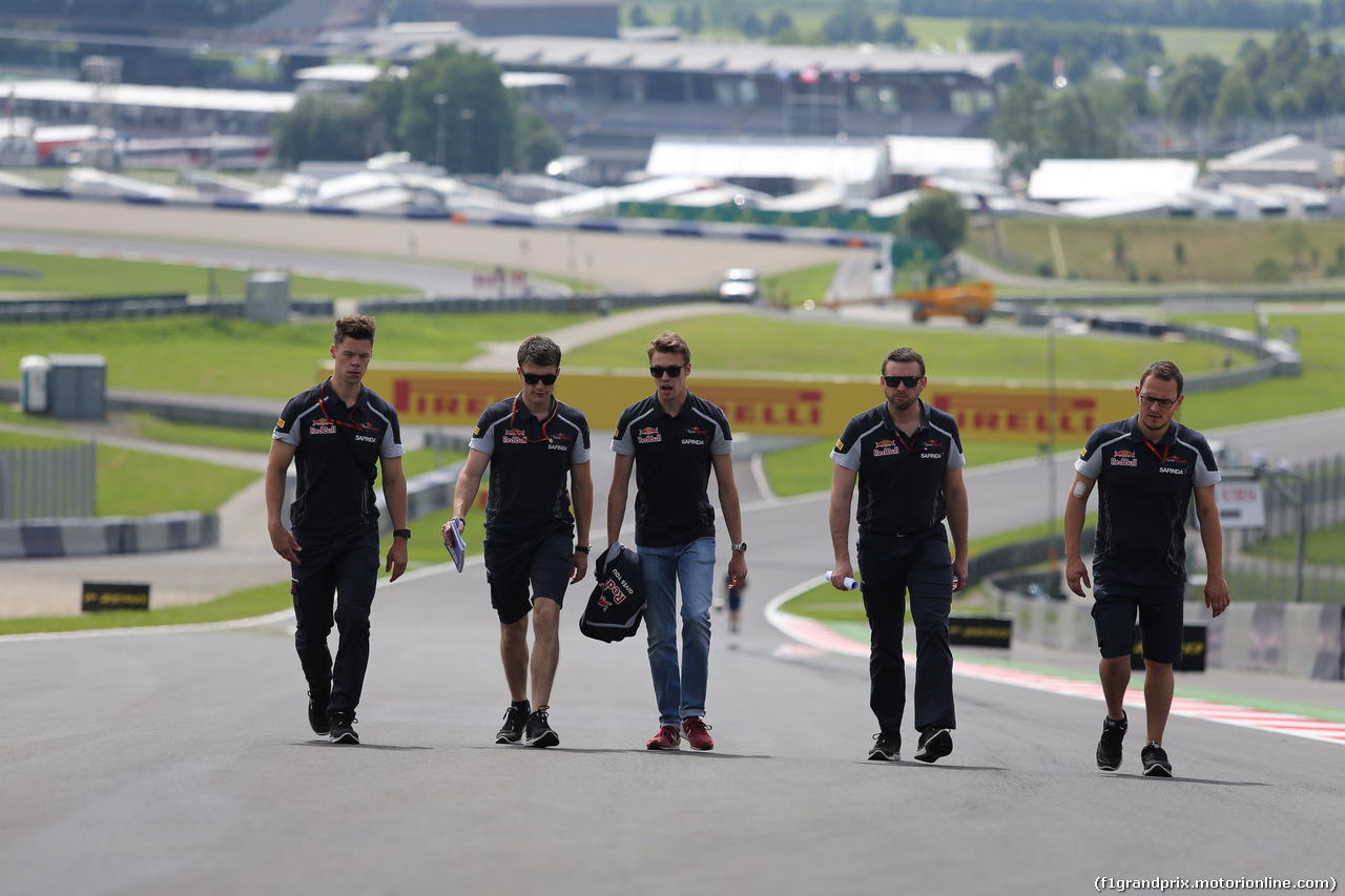 GP AUSTRIA, 30.06.2016- Daniil Kvyat (RUS) Scuderia Toro Rosso STR11 walking on the track