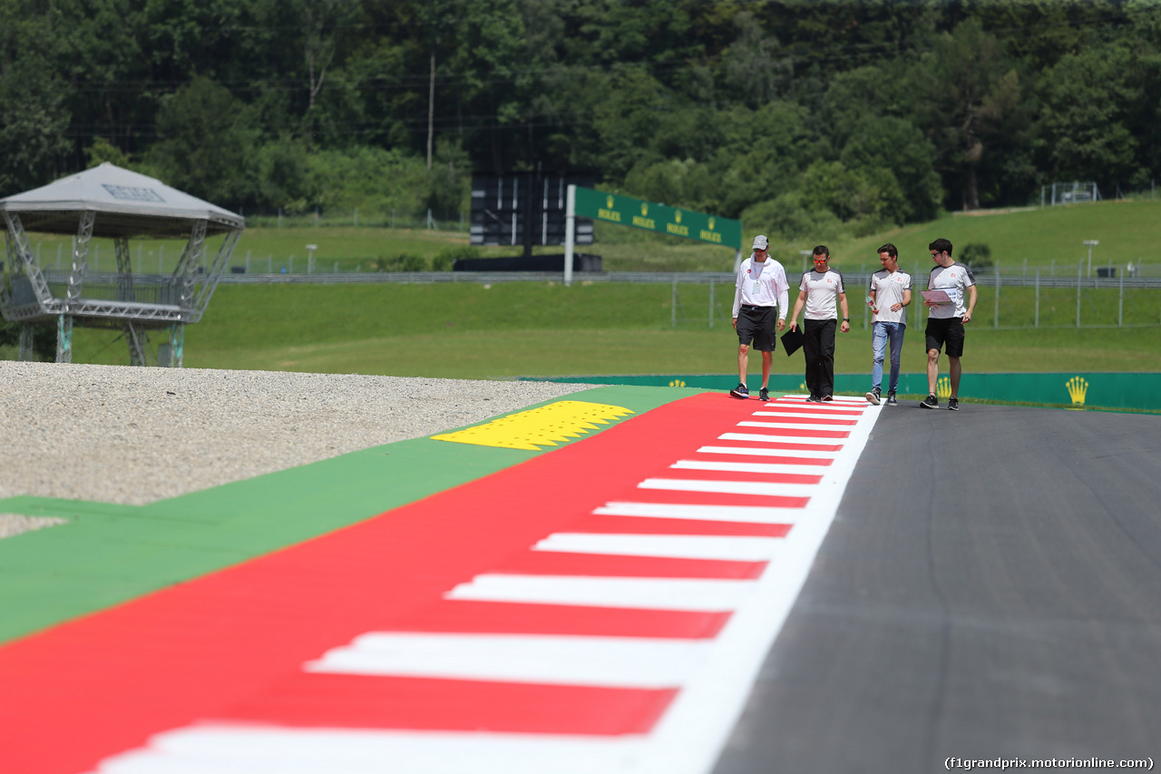 GP AUSTRIA, 30.06.2016- Esteban Gutierrez (MEX) Haas F1 Team VF-16 walking on the track