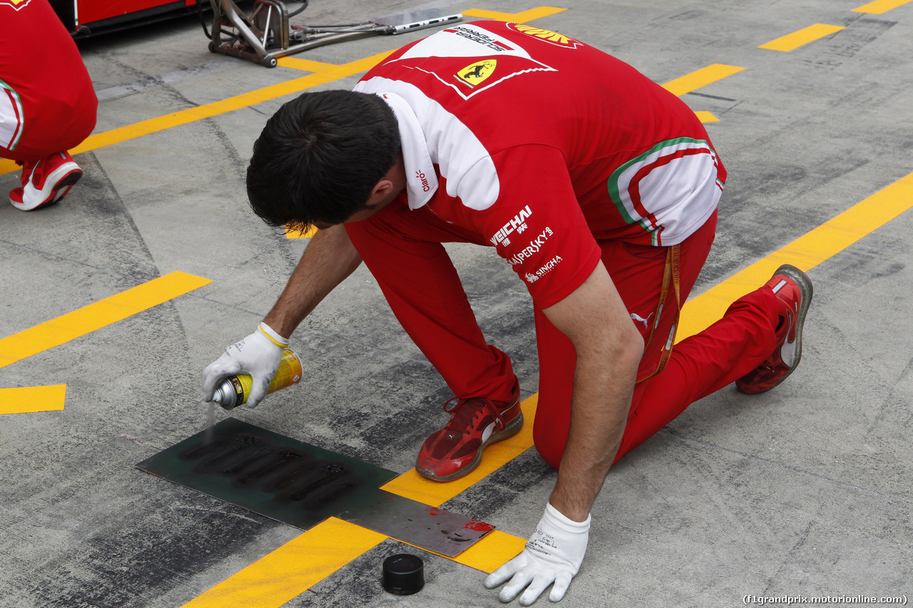 GP AUSTRIA, 30.06.2016- Ferrari mechanic