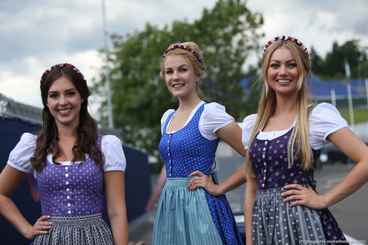 GP AUSTRIA, 30.06.2016- Ragazzas in typical Austrian Dress