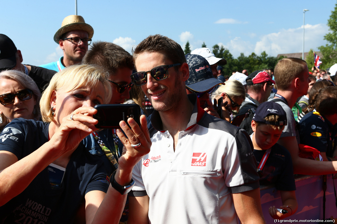 GP AUSTRIA, 02.07.2016 - Autograph session, Romain Grosjean (FRA) Haas F1 Team VF-16