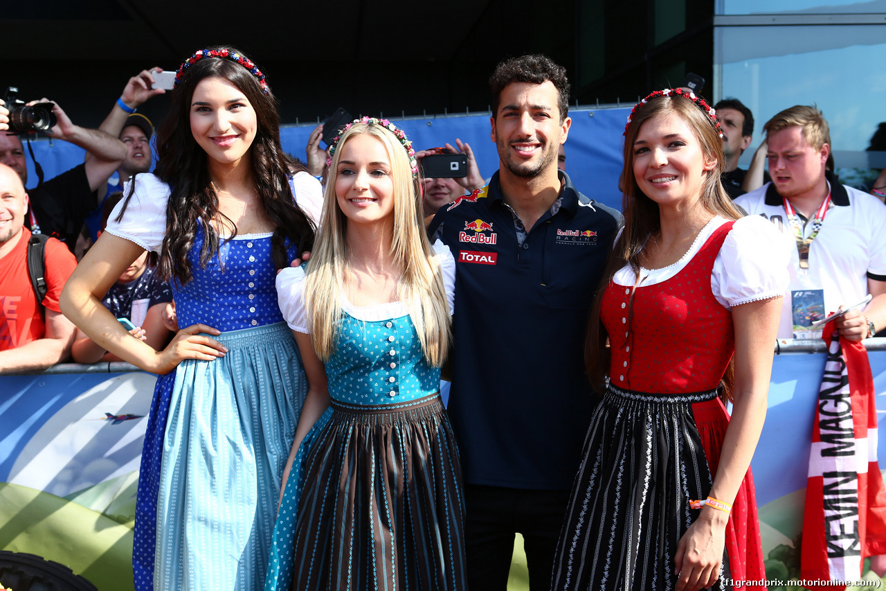 GP AUSTRIA, 02.07.2016 - Autograph session, Daniel Ricciardo (AUS) Red Bull Racing RB12