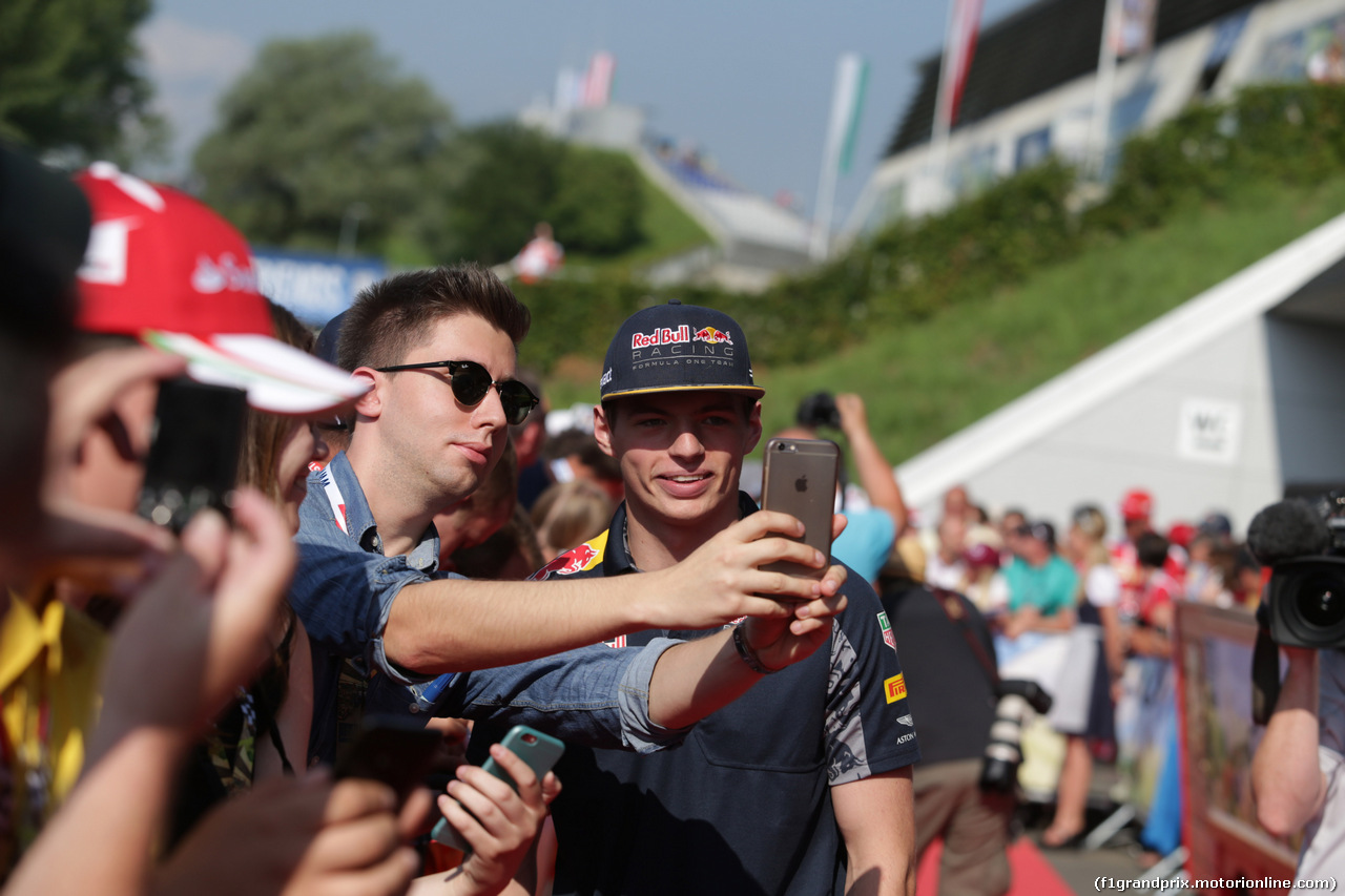 GP AUSTRIA, 02.07.2016 - Autograph session, Max Verstappen (NED) Red Bull Racing RB12