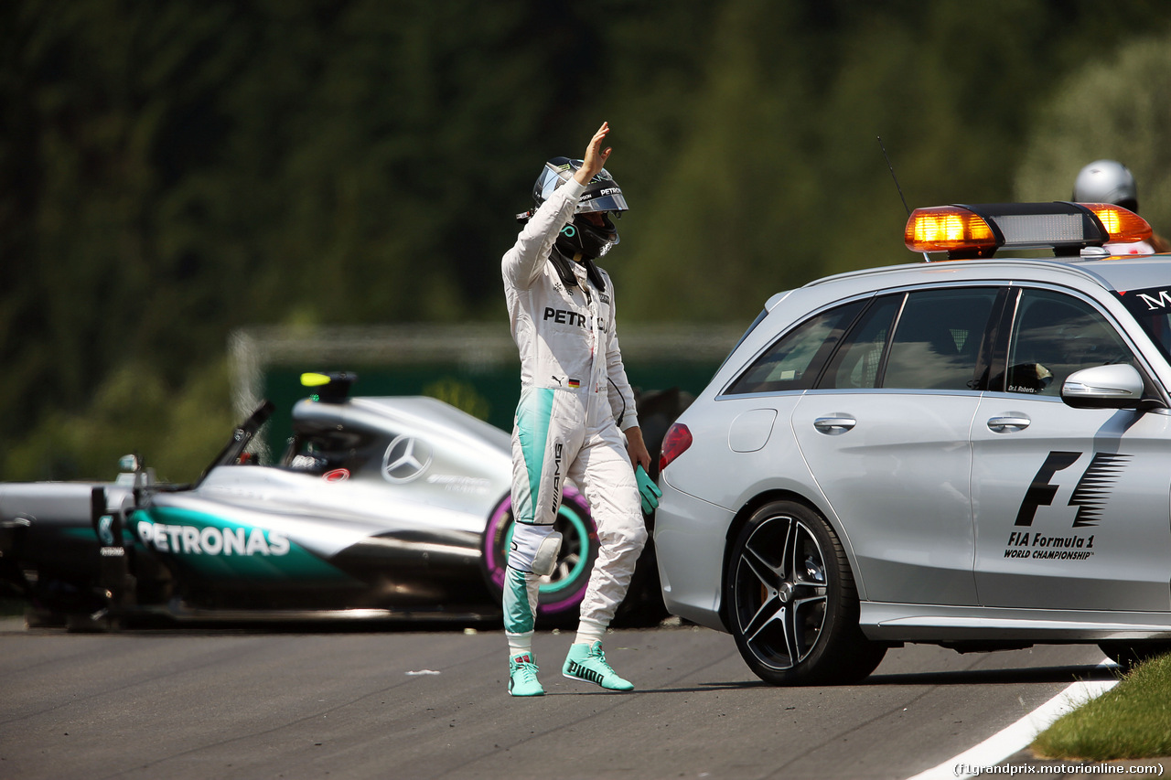 GP AUSTRIA, 02.07.2016 Prove Libere 3, Nico Rosberg (GER) Mercedes AMG F1 W07 Hybrid after he crashed in the third practice session.