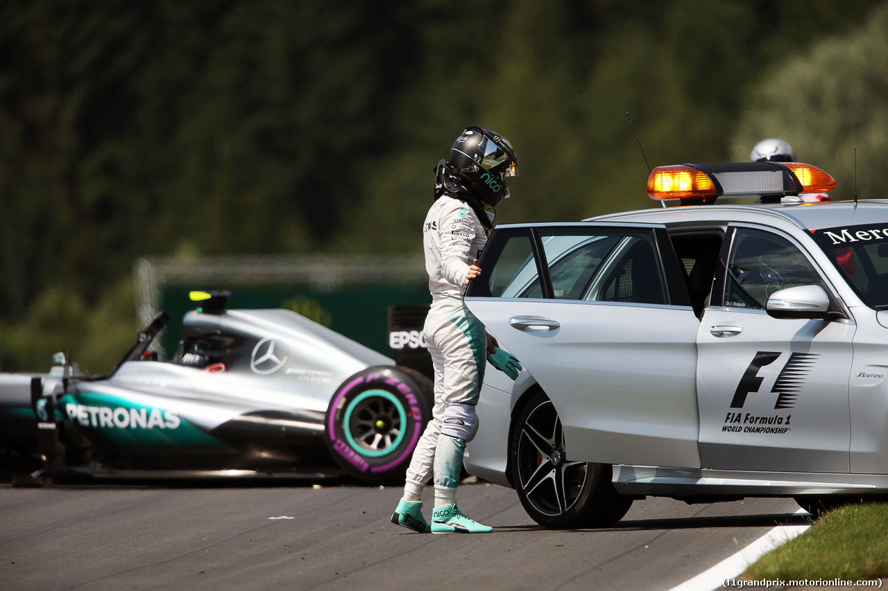 GP AUSTRIA, 02.07.2016 Prove Libere 3, Nico Rosberg (GER) Mercedes AMG F1 W07 Hybrid after he crashed in the third practice session.