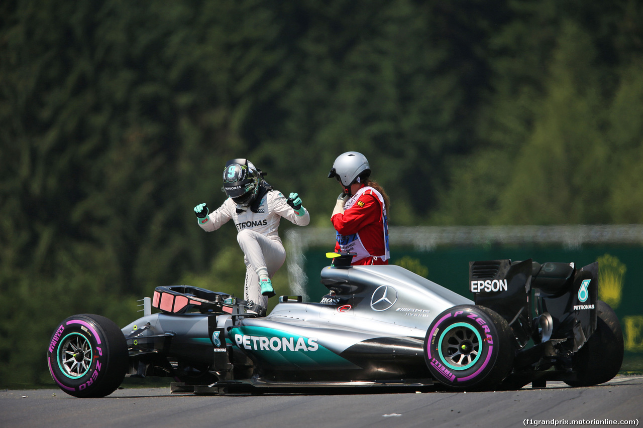 GP AUSTRIA, 02.07.2016 Prove Libere 3, Nico Rosberg (GER) Mercedes AMG F1 W07 Hybrid crashed in the third practice session.