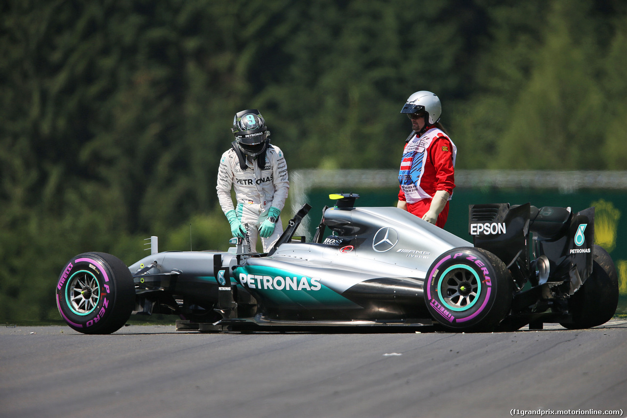 GP AUSTRIA, 02.07.2016 Prove Libere 3, Nico Rosberg (GER) Mercedes AMG F1 W07 Hybrid crashed in the third practice session.