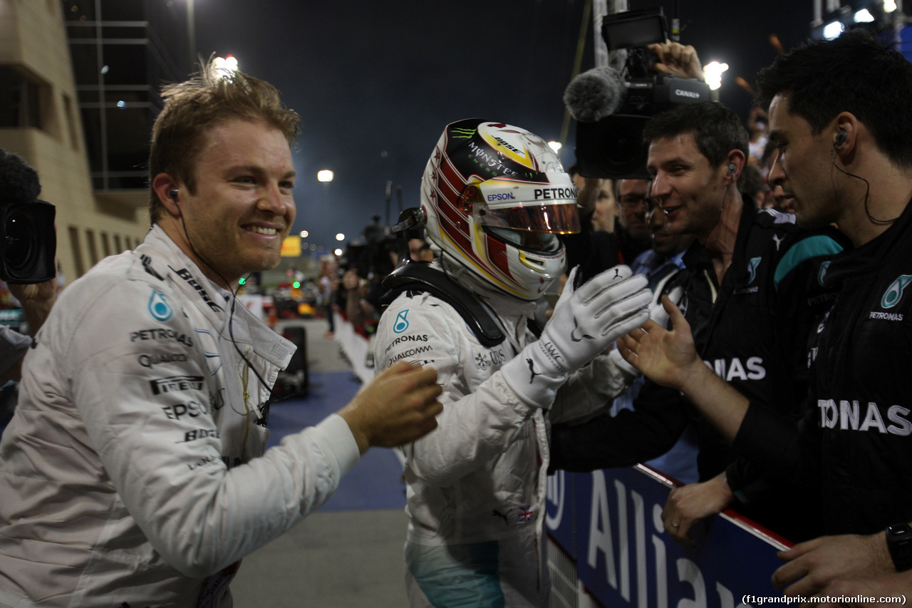 GP BAHRAIN, 03.04.2016 - Gara, Nico Rosberg (GER) Mercedes AMG F1 W07 Hybrid vincitore e terzo Lewis Hamilton (GBR) Mercedes AMG F1 W07 Hybrid