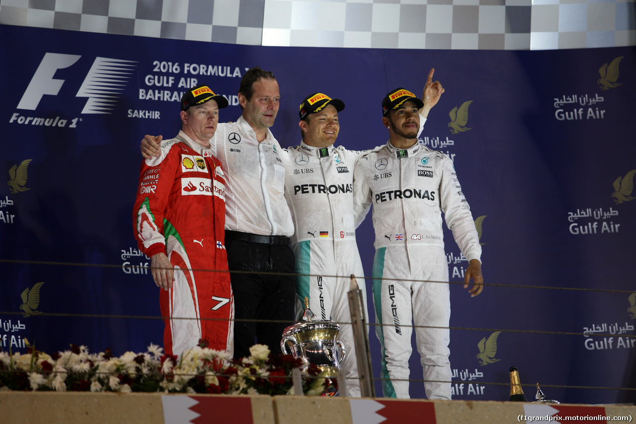 GP BAHRAIN, 03.04.2016 - Gara, 1st position Lewis Hamilton (GBR) Mercedes AMG F1 W07 Hybrid, secondo Kimi Raikkonen (FIN) Ferrari SF16-H e terzo Lewis Hamilton (GBR) Mercedes AMG F1 W07 Hybrid with Aldo Costa (ITA) Mercedes AMG F1 Engineering Director.