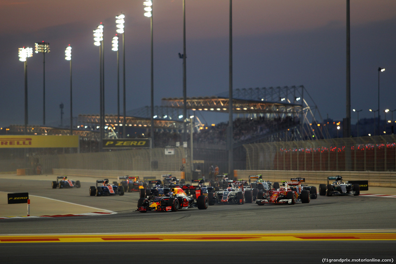 GP BAHRAIN, 03.04.2016 - Gara, Start of the race, Daniel Ricciardo (AUS) Red Bull Racing RB12