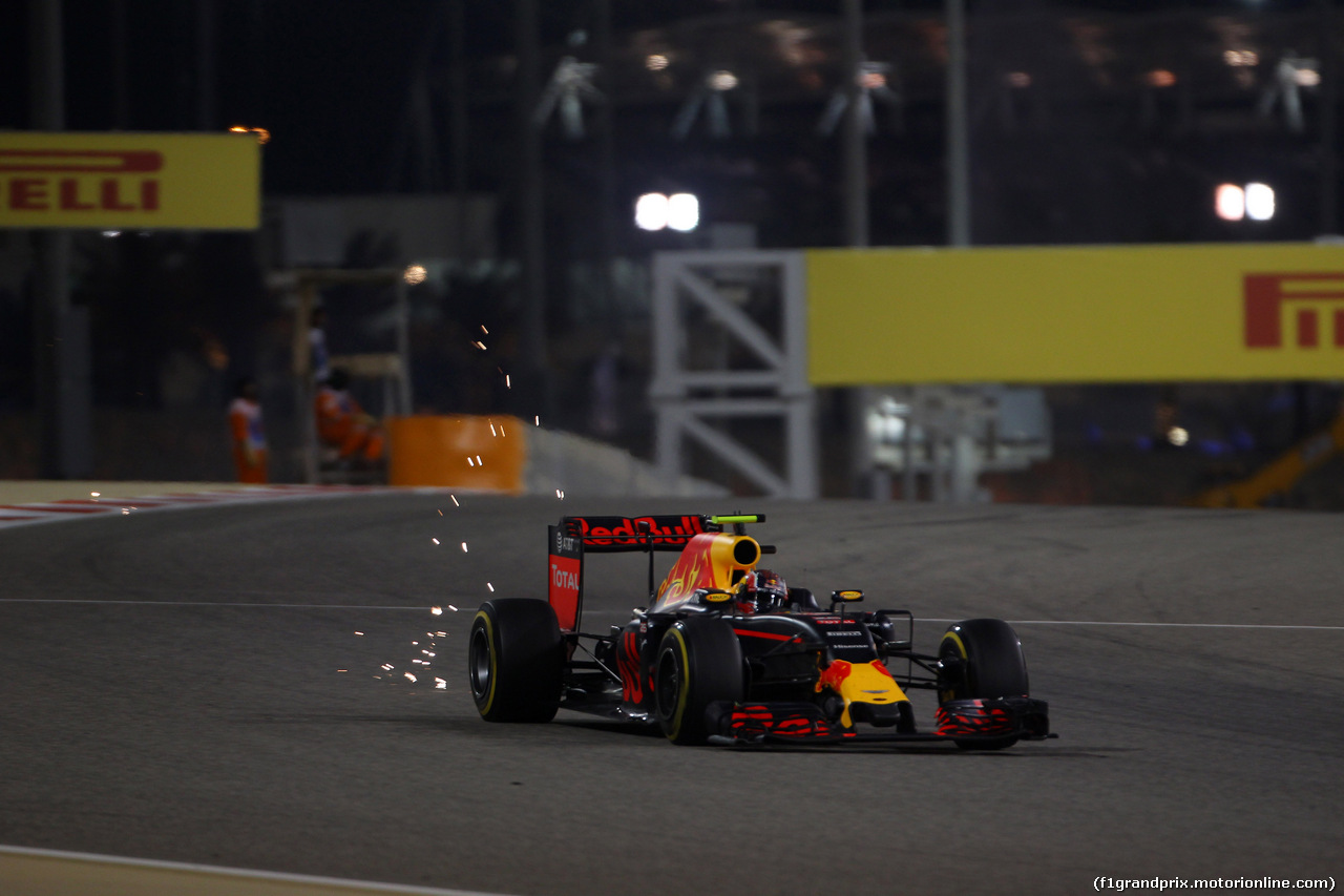 GP BAHRAIN, 03.04.2016 - Gara, Daniil Kvyat (RUS) Red Bull Racing RB12