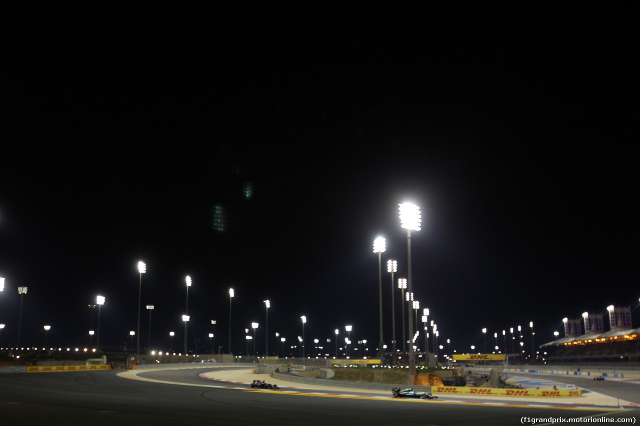 GP BAHRAIN, 03.04.2016 - Gara, Lewis Hamilton (GBR) Mercedes AMG F1 W07 Hybrid