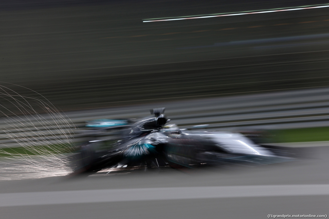 GP BAHRAIN, 03.04.2016 - Gara, Lewis Hamilton (GBR) Mercedes AMG F1 W07 Hybrid