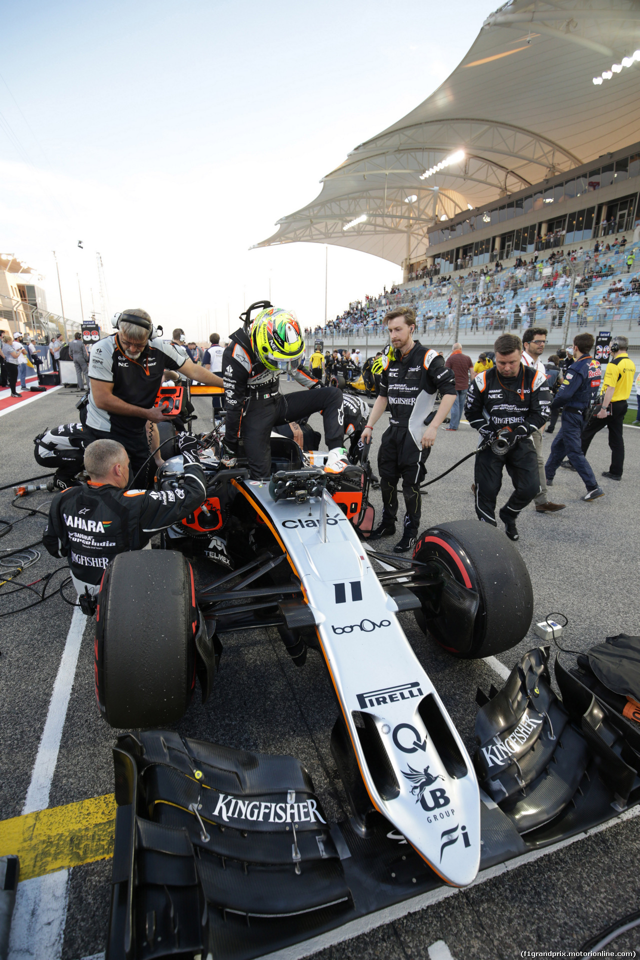 GP BAHRAIN, 03.04.2016 - Gara, Sergio Perez (MEX) Sahara Force India F1 VJM09