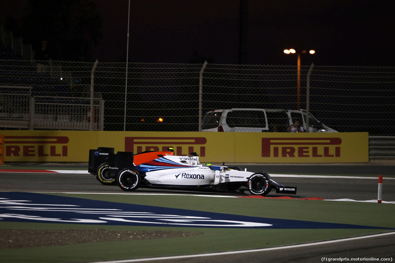 GP BAHRAIN, 03.04.2016 - Gara, Felipe Massa (BRA) Williams FW38 e Rio Haryanto (IND) Manor Racing MRT05